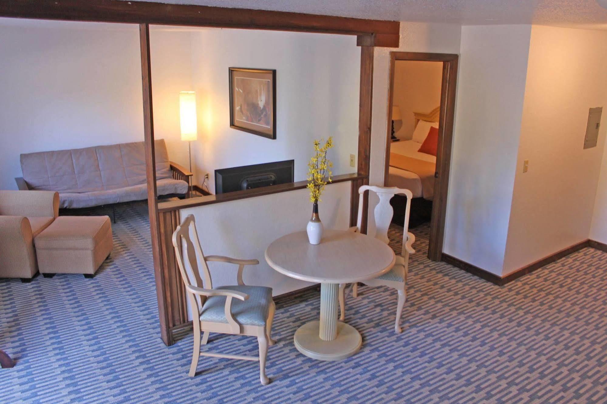 Rustic Inn ماكول المظهر الخارجي الصورة